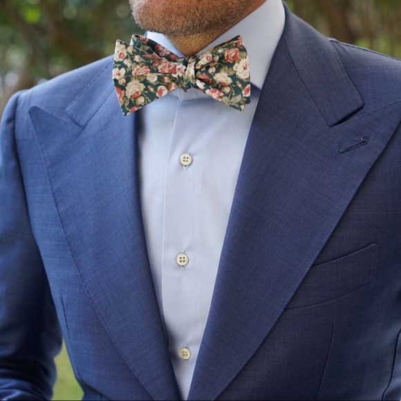 Villa D’este Italian Floral Self Bow Tie and Pocket Square Set - Picture 1 of 3
